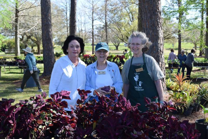 EBR Master Gardeners at plant sale